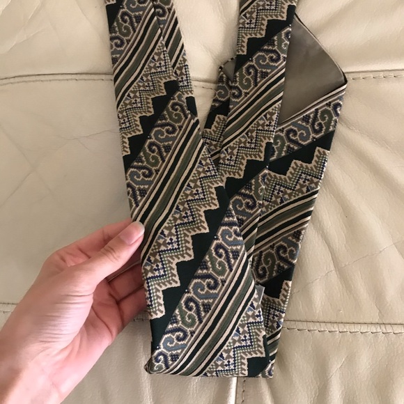 Giorgio Armani Silk Men’s Tie - Picture 3 of 5